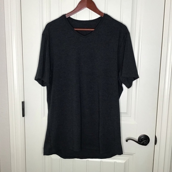 Lululemon Men’s Short Sleeve V Neck T-Shirt in Dark Gray. - Picture 2 of 10